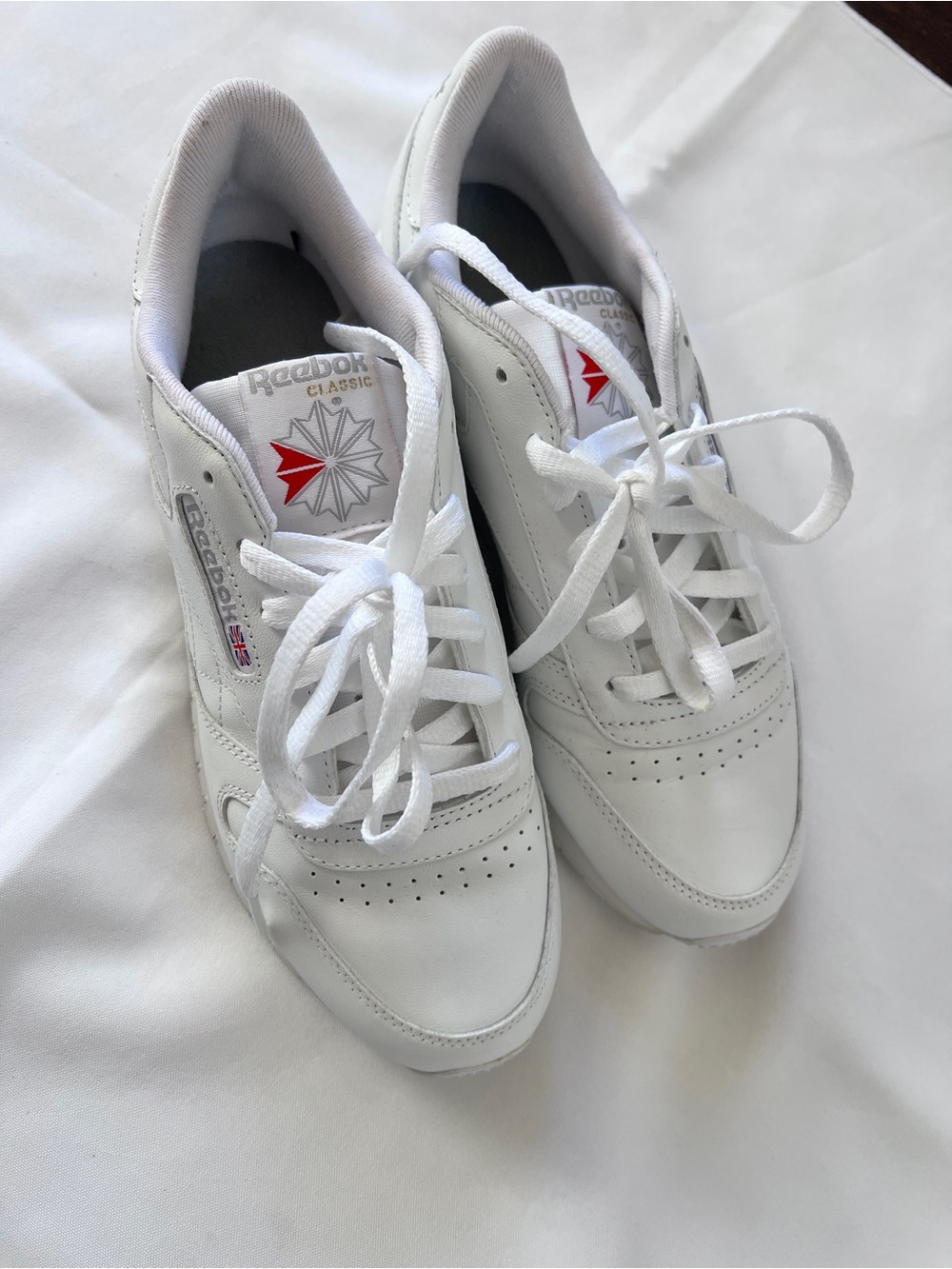 Reebok classics White Leather Low-Top Sneakers with Red Logo Accent